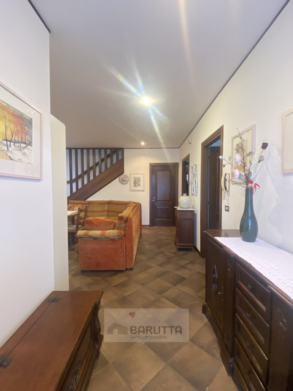 Questa affascinante porzione di trifamiliare è situata nel cuore di Camposampiero ( quartiere Mog...