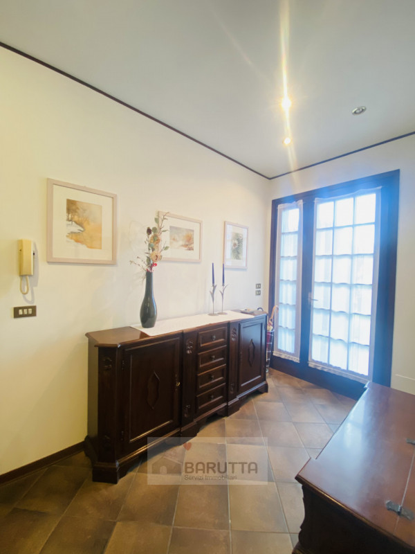 Questa affascinante porzione di trifamiliare è situata nel cuore di Camposampiero ( quartiere Mog...