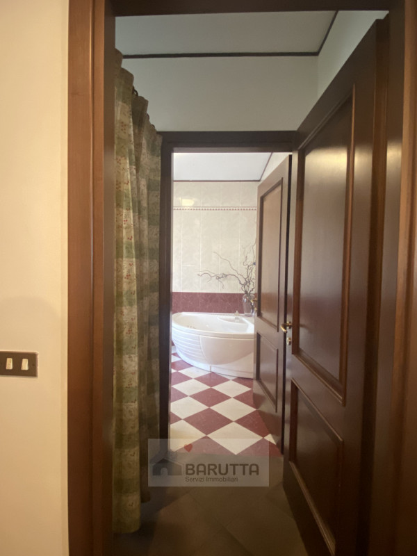 Questa affascinante porzione di trifamiliare è situata nel cuore di Camposampiero ( quartiere Mog...