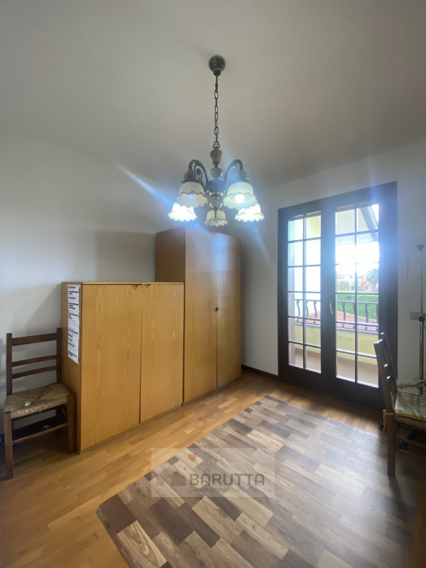 Questa affascinante porzione di trifamiliare è situata nel cuore di Camposampiero ( quartiere Mog...