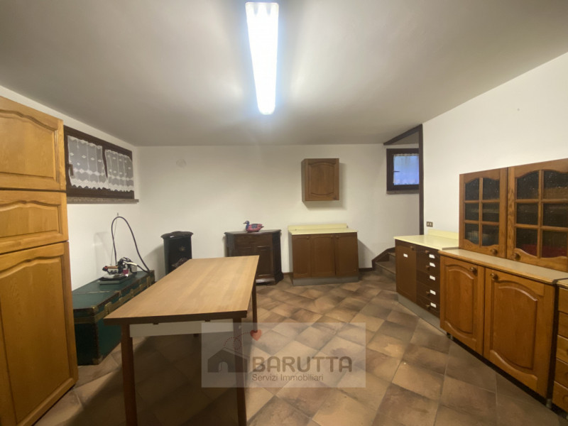 Questa affascinante porzione di trifamiliare è situata nel cuore di Camposampiero ( quartiere Mog...