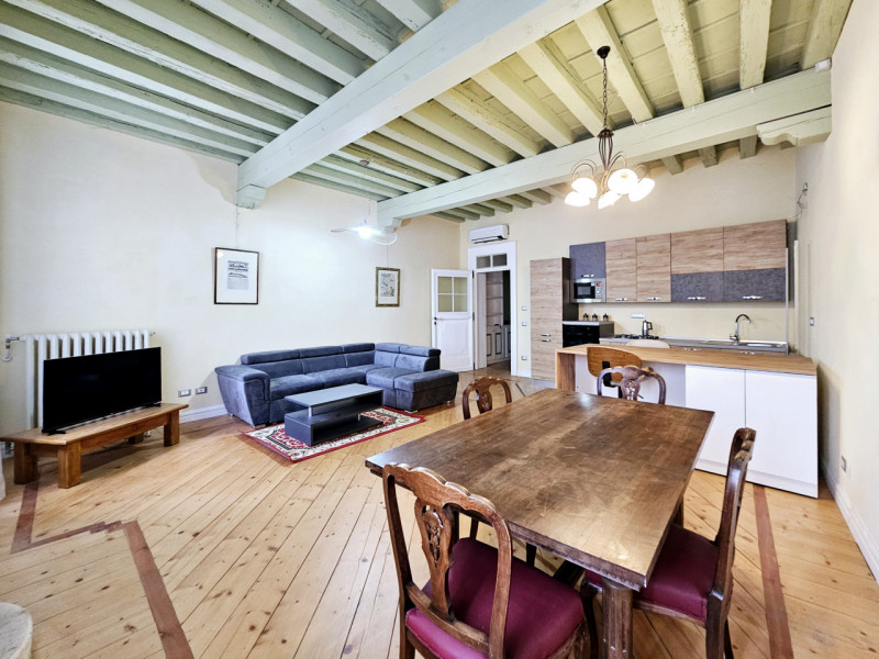 In pieno centro storico a Montagnana, con vista Duomo, proponiamo in affitto meraviglioso apparta...