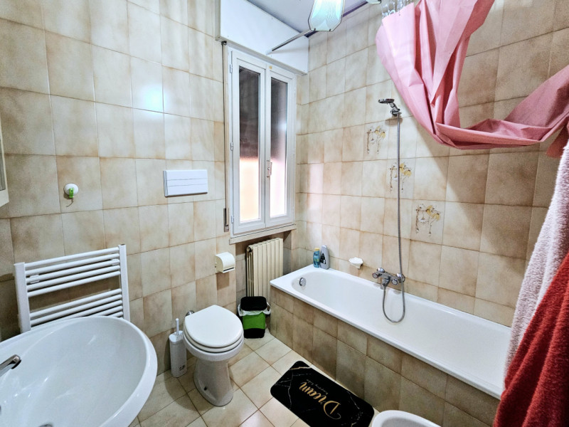 Proponiamo in affitto a Megliadino San Vitale, spazioso appartamento al primo piano.
L'immobile è...