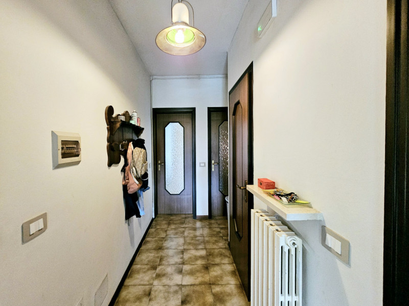 Proponiamo in affitto a Megliadino San Vitale, spazioso appartamento al primo piano.
L'immobile è...