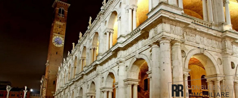 A soli 10 minuti dal centro di Vicenza, si propone in vendita un’interessante opportunità per inv...