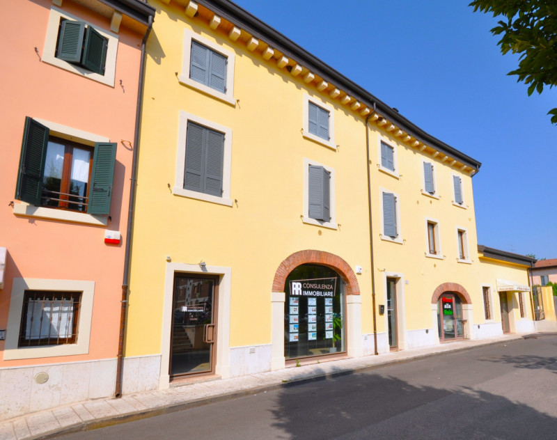A soli 10 minuti dal centro di Vicenza, si propone in vendita un’interessante opportunità per inv...