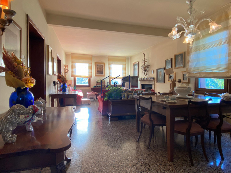 ODERZO - (TV)
A Oderzo, in una zona tranquilla e ben collegata al centro, presentiamo una villa d...