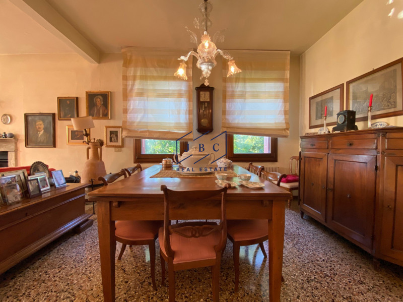 ODERZO - (TV)
A Oderzo, in una zona tranquilla e ben collegata al centro, presentiamo una villa d...