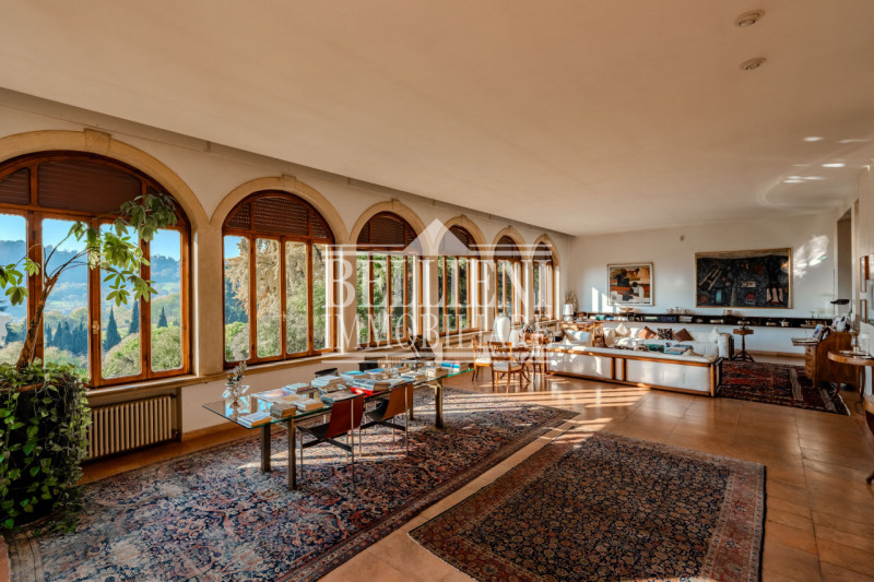 MONTE BERICO - In una delle zone più esclusive e panoramiche di Vicenza, nella cornice verde e si...