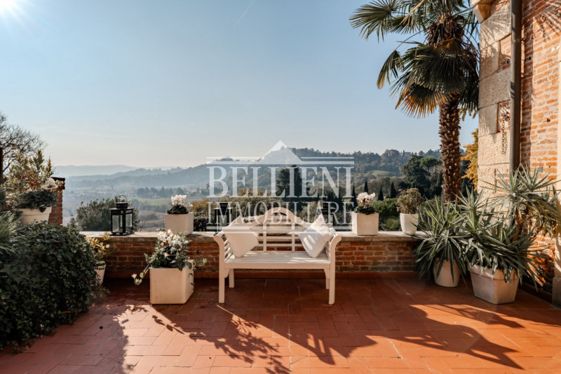 MONTE BERICO - In una delle zone più esclusive e panoramiche di Vicenza, nella cornice verde e si...