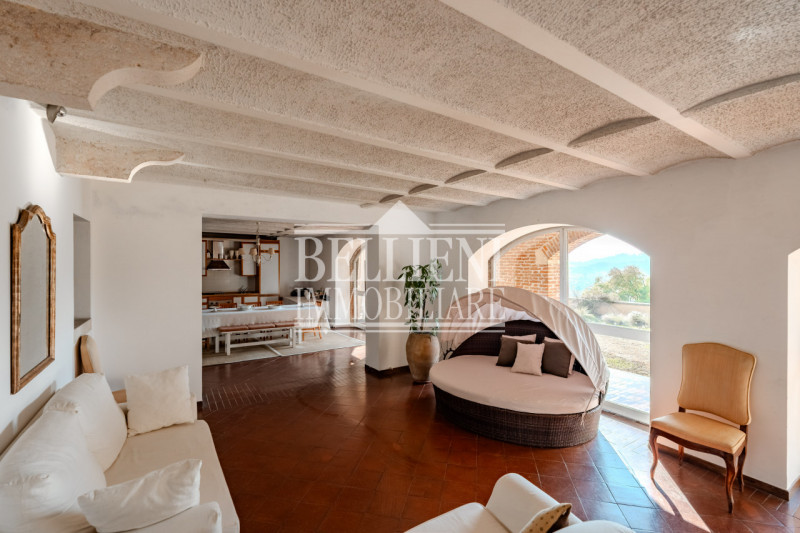 MONTE BERICO - In una delle zone più esclusive e panoramiche di Vicenza, nella cornice verde e si...