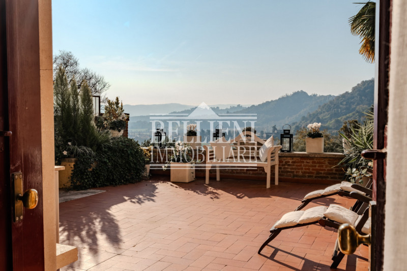 MONTE BERICO - In una delle zone più esclusive e panoramiche di Vicenza, nella cornice verde e si...