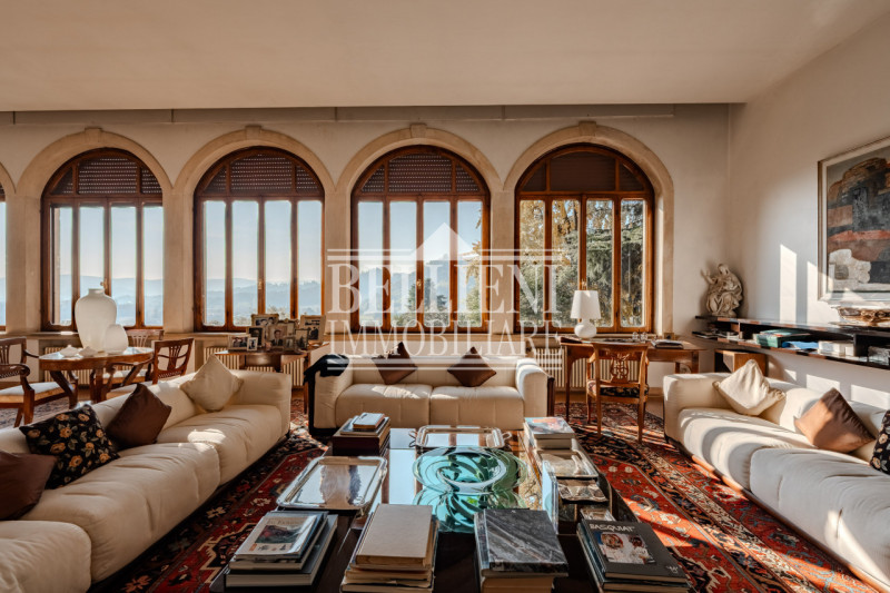 MONTE BERICO - In una delle zone più esclusive e panoramiche di Vicenza, nella cornice verde e si...