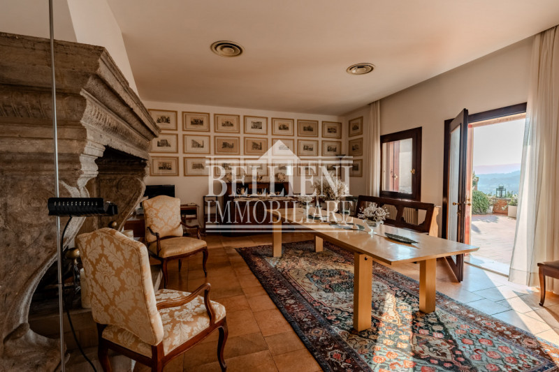 MONTE BERICO - In una delle zone più esclusive e panoramiche di Vicenza, nella cornice verde e si...