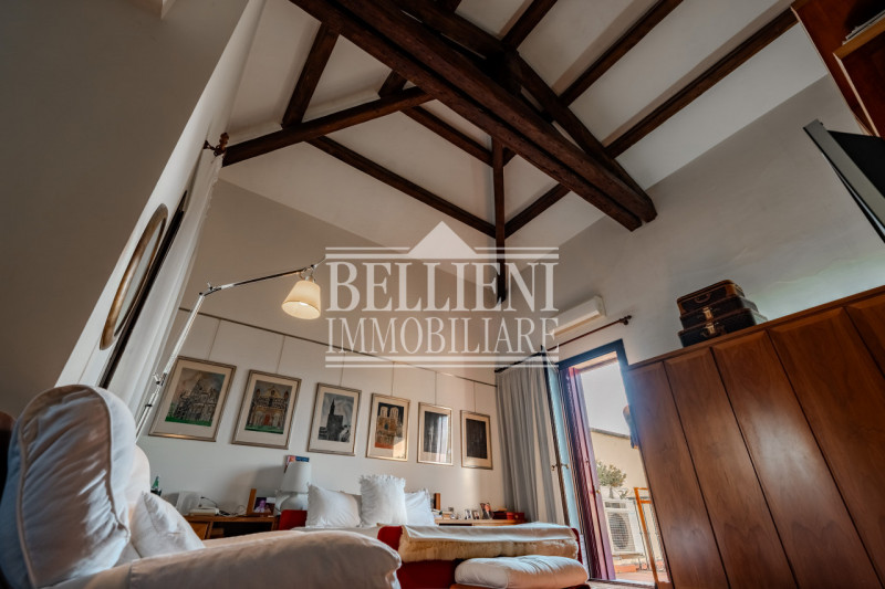 MONTE BERICO - In una delle zone più esclusive e panoramiche di Vicenza, nella cornice verde e si...