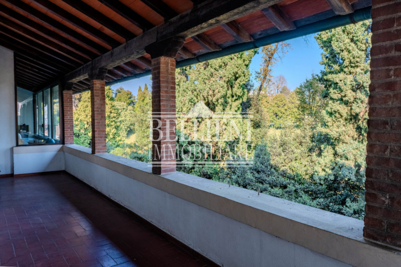 MONTE BERICO - In una delle zone più esclusive e panoramiche di Vicenza, nella cornice verde e si...