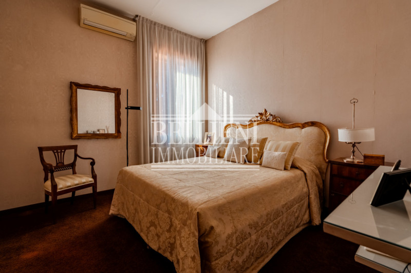 MONTE BERICO - In una delle zone più esclusive e panoramiche di Vicenza, nella cornice verde e si...