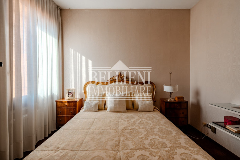 MONTE BERICO - In una delle zone più esclusive e panoramiche di Vicenza, nella cornice verde e si...