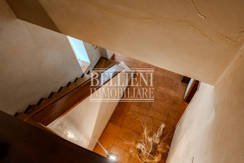 MONTE BERICO - In una delle zone più esclusive e panoramiche di Vicenza, nella cornice verde e si...