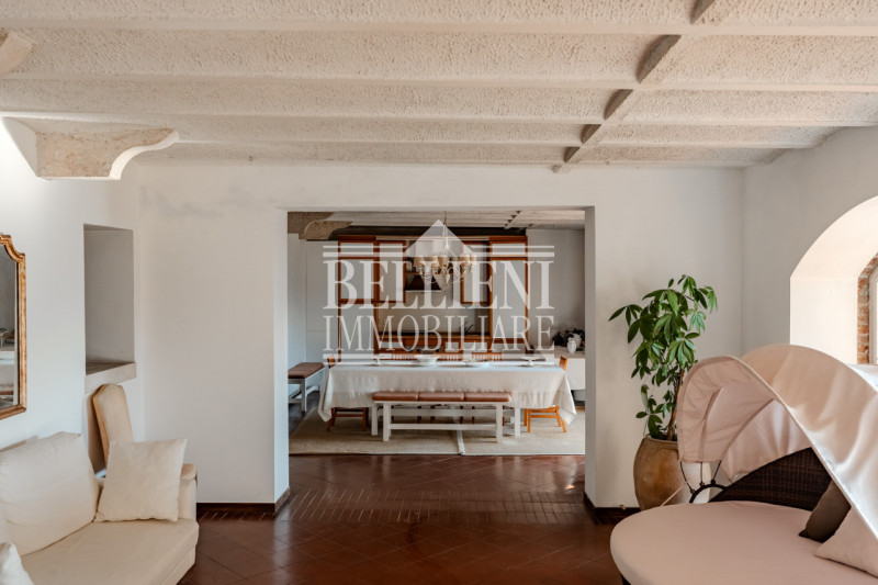 MONTE BERICO - In una delle zone più esclusive e panoramiche di Vicenza, nella cornice verde e si...