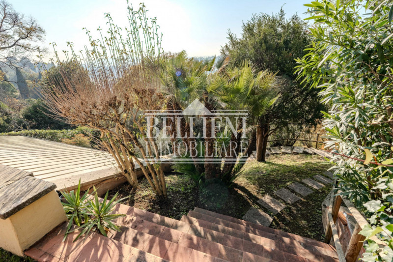 MONTE BERICO - In una delle zone più esclusive e panoramiche di Vicenza, nella cornice verde e si...