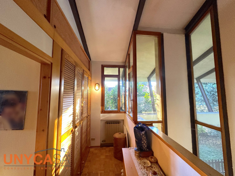 Nel cuore della zona di Monterosso, nel comune di Teolo, proponiamo in vendita un'esclusiva casa ...