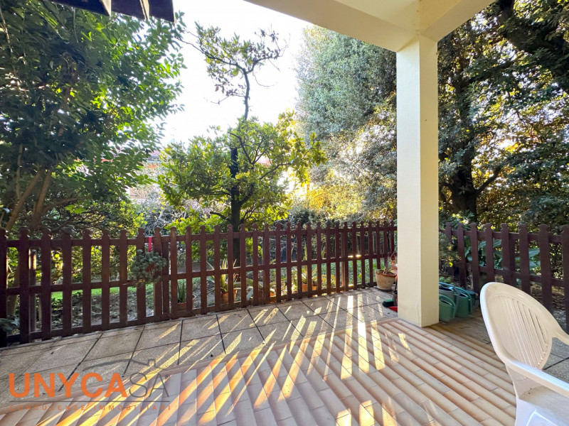 Nel cuore della zona di Monterosso, nel comune di Teolo, proponiamo in vendita un'esclusiva casa ...