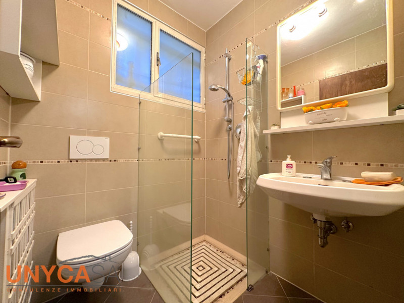 Nel cuore della zona di Monterosso, nel comune di Teolo, proponiamo in vendita un'esclusiva casa ...