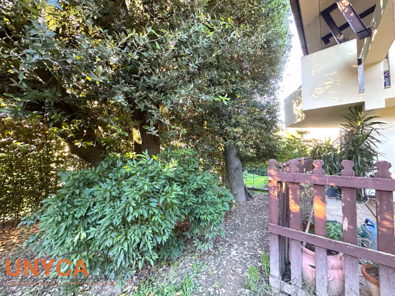 Nel cuore della zona di Monterosso, nel comune di Teolo, proponiamo in vendita un'esclusiva casa ...