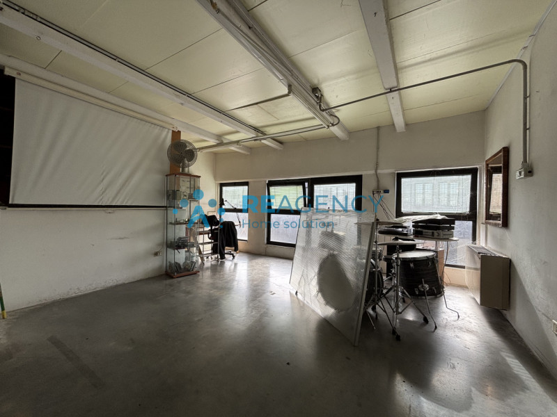 Proponiamo in vendita laboratorio artigianale ideale per orafi e professionisti del settore, situ...