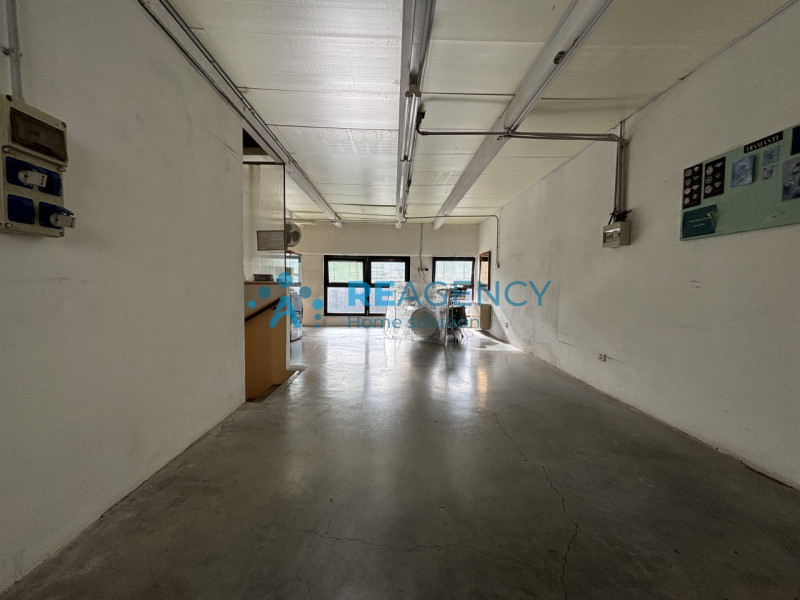 Proponiamo in vendita laboratorio artigianale ideale per orafi e professionisti del settore, situ...