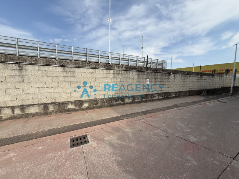 Proponiamo in vendita laboratorio artigianale ideale per orafi e professionisti del settore, situ...