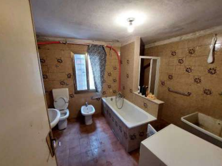 Rif. A.A.73-24

Vendita all'asta - n.2 appartamenti con annessi in data 10 dicembre  2025

Descri...