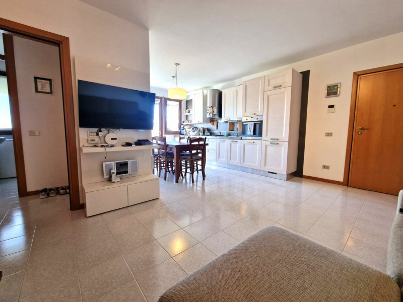 UBICAZIONE E CONTESTO
Nella tranquilla frazione di Valproto, nel comune di Quinto Vicentino, prop...