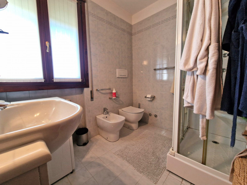 UBICAZIONE E CONTESTO
Nella tranquilla frazione di Valproto, nel comune di Quinto Vicentino, prop...