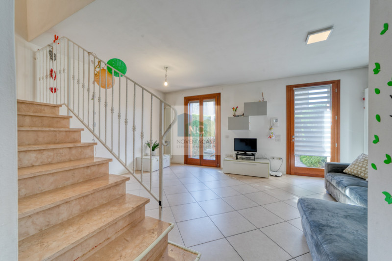 Nel cuore di Tombelle, frazione di Saonara, proponiamo in vendita una splendida porzione di ville...