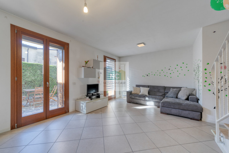 Nel cuore di Tombelle, frazione di Saonara, proponiamo in vendita una splendida porzione di ville...