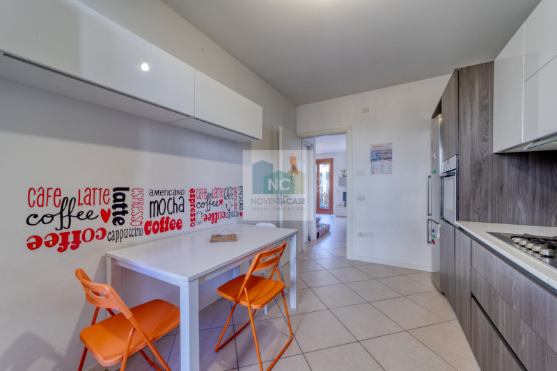 Nel cuore di Tombelle, frazione di Saonara, proponiamo in vendita una splendida porzione di ville...