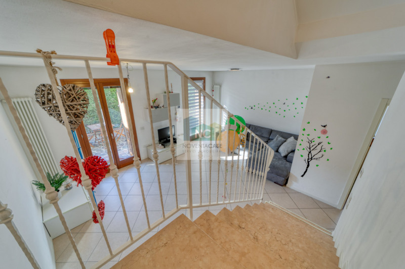 Nel cuore di Tombelle, frazione di Saonara, proponiamo in vendita una splendida porzione di ville...