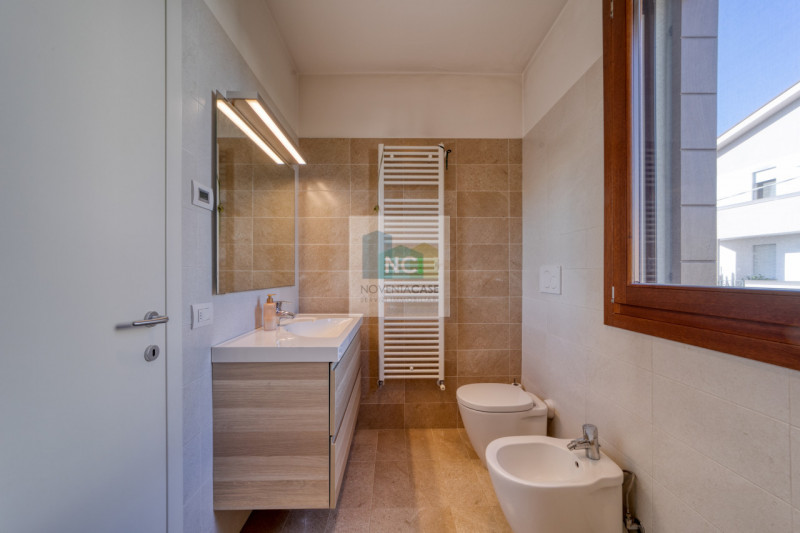 Nel cuore di Tombelle, frazione di Saonara, proponiamo in vendita una splendida porzione di ville...