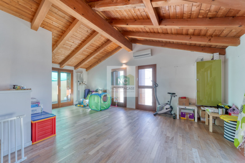 Nel cuore di Tombelle, frazione di Saonara, proponiamo in vendita una splendida porzione di ville...