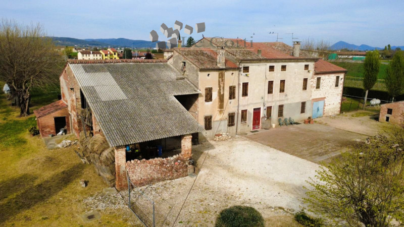 Proponiamo in vendita a San Sebastiano di Cologna Veneta un affascinante rustico del XIX secolo, ...