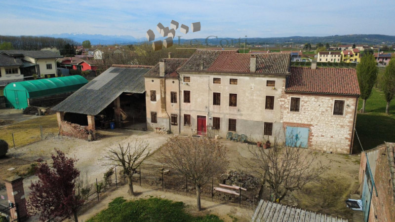 Proponiamo in vendita a San Sebastiano di Cologna Veneta un affascinante rustico del XIX secolo, ...