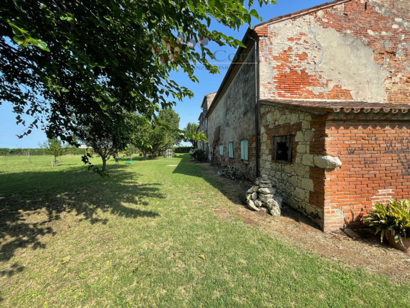 Proponiamo in vendita a San Sebastiano di Cologna Veneta un affascinante rustico del XIX secolo, ...