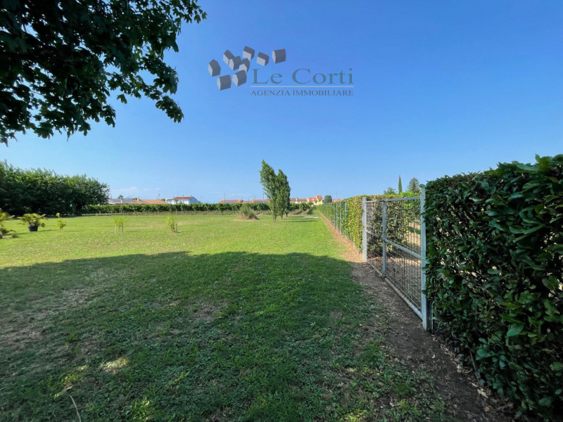 Proponiamo in vendita a San Sebastiano di Cologna Veneta un affascinante rustico del XIX secolo, ...