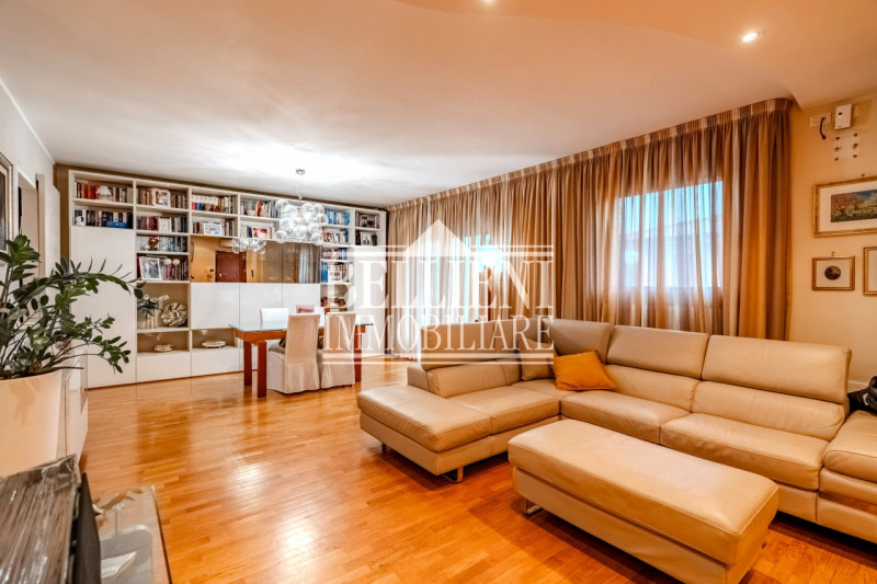 ANCONETTA - In posizione riservata, alla fine di una via chiusa e all’interno di un elegante cont...