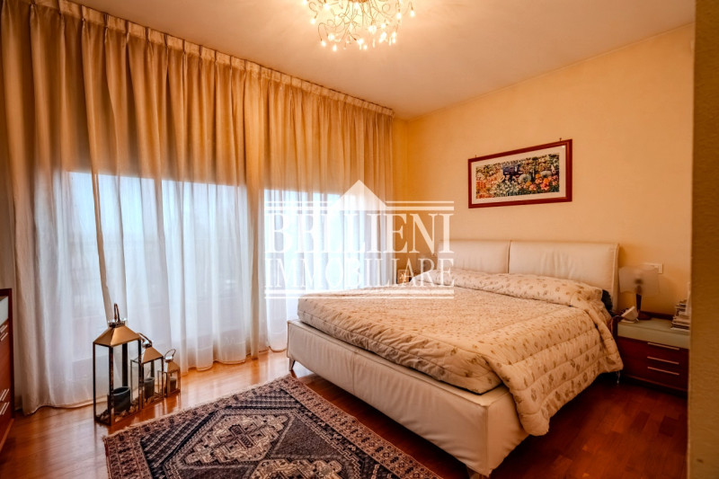 ANCONETTA - In posizione riservata, alla fine di una via chiusa e all’interno di un elegante cont...