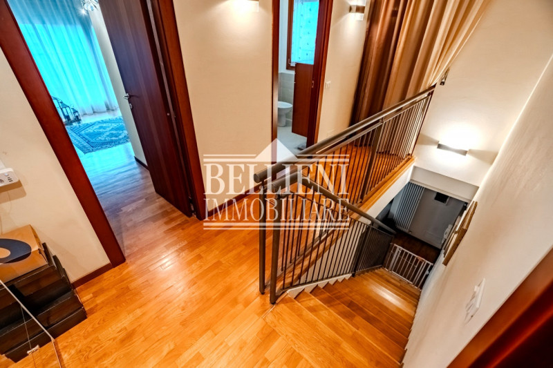 ANCONETTA - In posizione riservata, alla fine di una via chiusa e all’interno di un elegante cont...