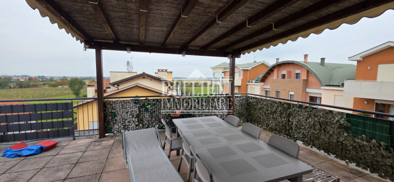 ANCONETTA - In posizione riservata, alla fine di una via chiusa e all’interno di un elegante cont...