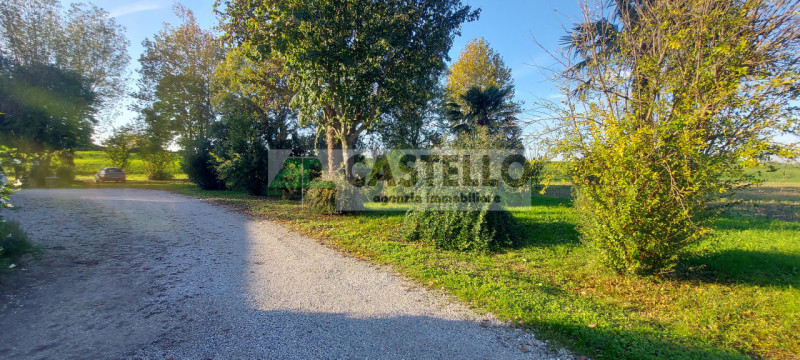 Creola di Saccolongo – Complesso residenziale e commerciale uso ristorante con terreno

In una po...